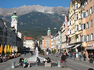 Innsbruck – einstige Vorstadt, heutige Maria-Theresien-Straße (Foto A. Prock)