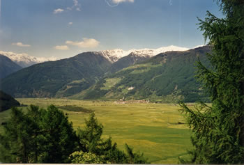 Malser Heide mit Burgeis und Kloster Marienberg