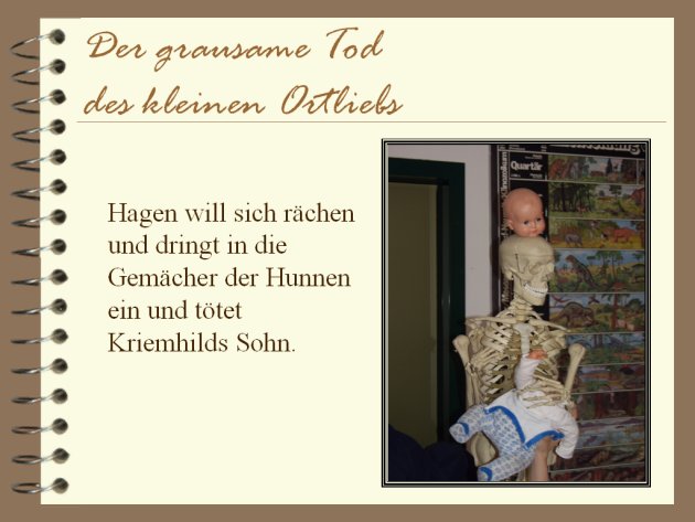 Hagen will sich rächen und dringt in die Gemächer der Hunnen ein und tötet Kriemhilds Sohn.