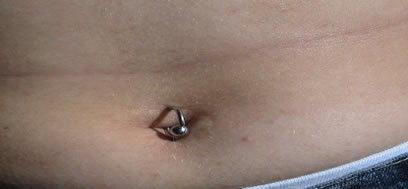 Bauchnabelpiercing