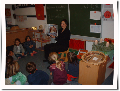 Lisas Mami als Lesepatin in der Adventszeit