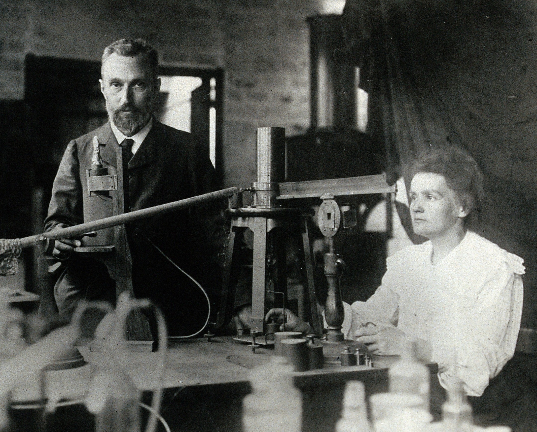 uploads/6382/pierre_and_marie_curie_(1).jpg