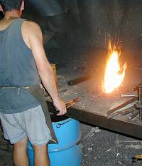 warten, bis das Eisen hei&szlig; ist