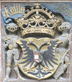 Kaiseradler mit Krone &ndash; Goldenes Dachl in Innsbruck (Foto A. Prock)