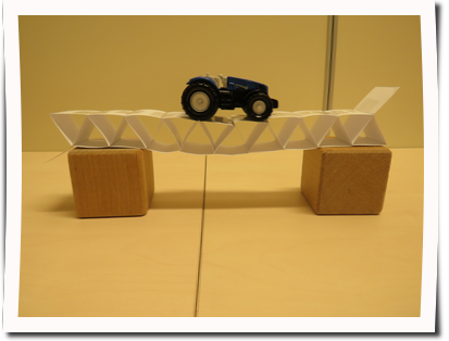 3 stabile Papierbr&uuml;cke